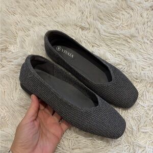 Vivaia Square-Toe V-Cut Flats - Size 35 US 5 - dark grey